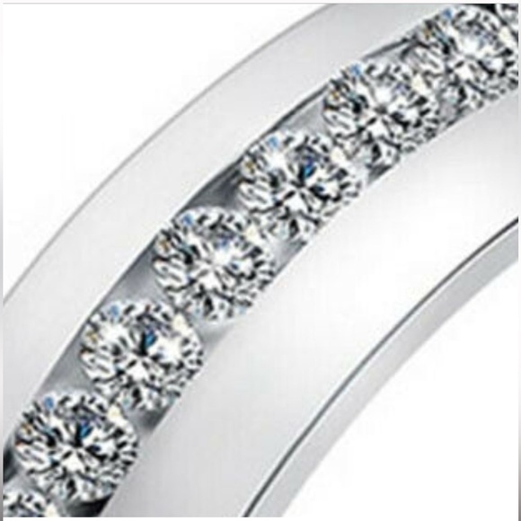 Elegant Silver Crystal Women's Ring - Picture 2 of 6